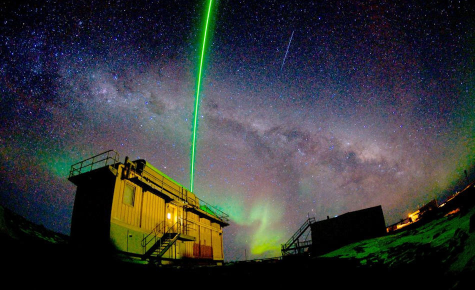 Um herauszufinden, wie superkalte Wolken entstehen und existieren, werden Forscher grüne Lichtimpulse in die Atmosphäre schiessen, die an den Wolken gestreut wird. Bild: Nick Roden, AAD
