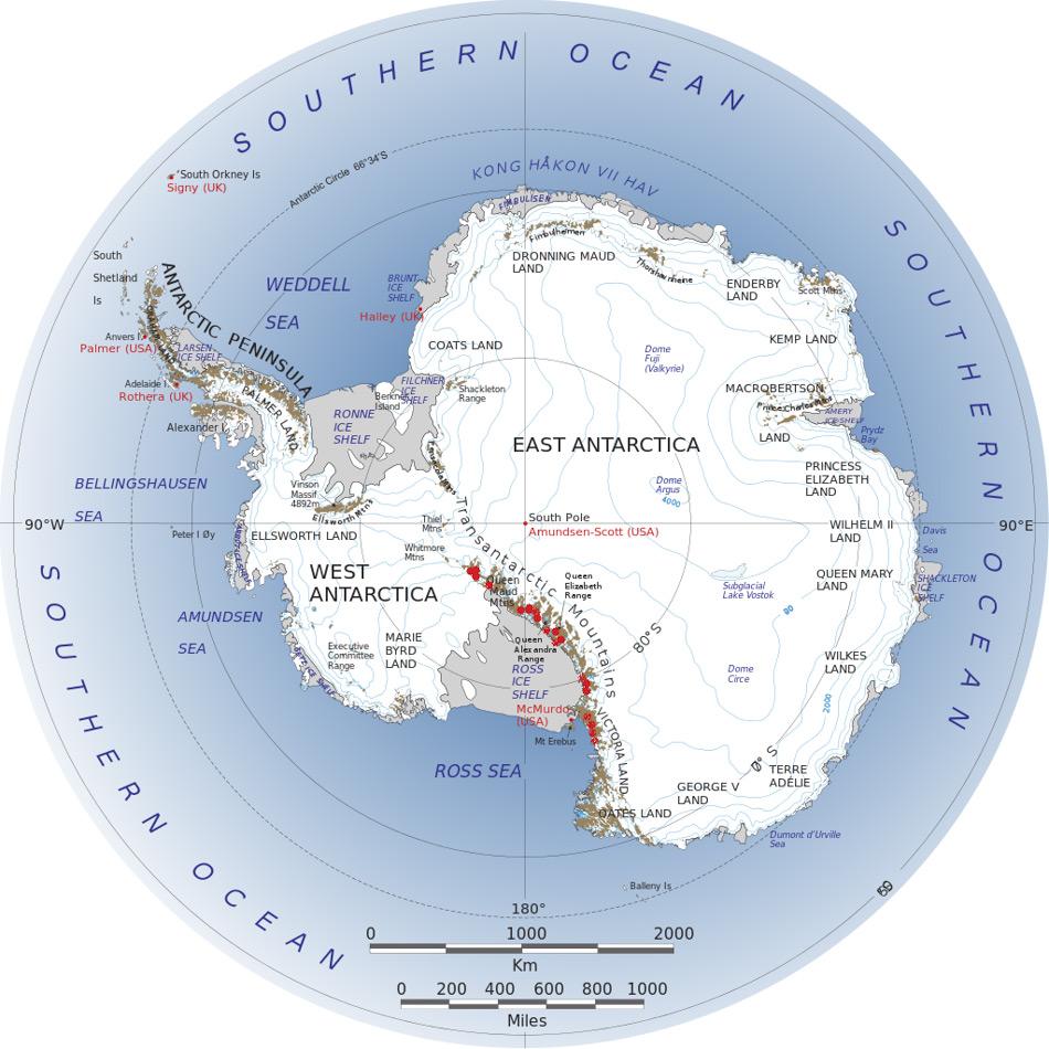 Eine Karte der Antarktis zeigt in rot die exponierten Bereichen der Siriusformation, die die Diatomeen enthalten, entlang des Transantarktische Gebirges. Die Gebiete liegen im Wisconsin Gebirge, den Dronning-Maud-Bergen und im Süden des Victoria Lands. Bild: NASA, Wiki Commons