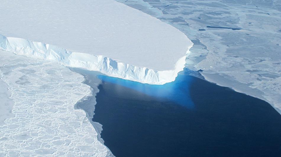 Die Gletscher in der Westantarktis sind beinahe ausnahmslos zurÃ¼ckgegangen aufgrund der ErwÃ¤rmung. Die Mechanismen dafÃ¼r sind aber erst jetzt beleuchtet worden. Â© NASA