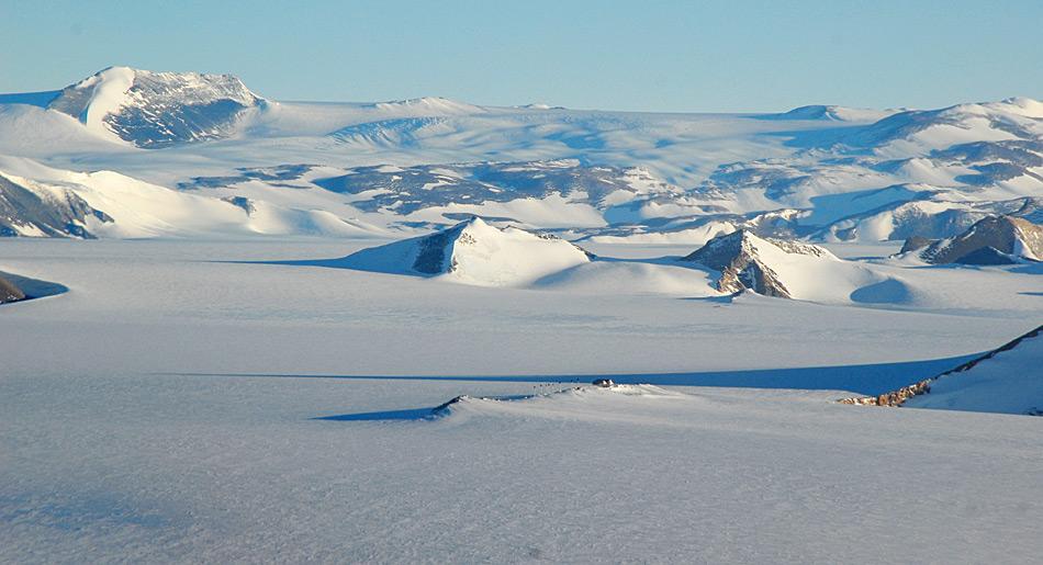 Die Princess Elisabeth Antarctica Station steht in auf dem antarktischen Kontinent und dient fÃ¼r mehrere LÃ¤nder als Basis fÃ¼r antarktische Studien. Auch die Schweiz ist dabei, aktiv dort zu forschen. Foto: International Polar Foundation, RenÃ© Robert