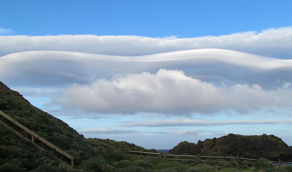 Macquarie Island ist die ideale Insel zur Erforschung von Wolken im SÃ¼dlichen Ozean. Wissenschaftler werden eine Reihe von MessgerÃ¤ten dort stationieren, um die Eigenschaften von Wolken wie beispielsweise Linsenwolken im Verlauf eines Jahres zu untersuchen. Bild: Ivor Harris