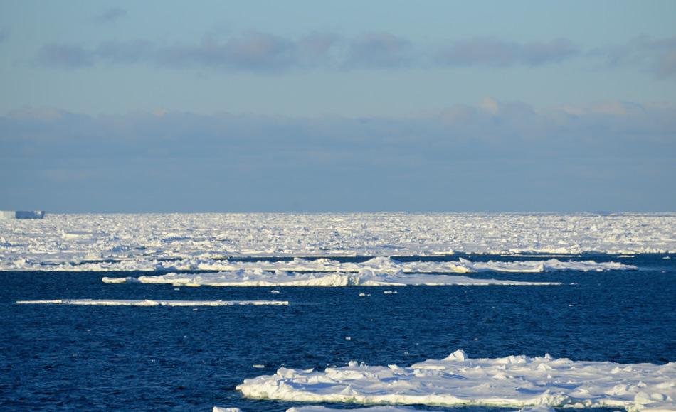 Eisschelfe sind riesige AusflÃ¼sse von Gletschern in den KÃ¼stenbereichen Antarktikas und Ã¤hneln eisigen Mauern. FÃ¼r eine lange Zeit glaubten Wissenschaftler, dass diese Eisschelfe den Hauptanteil des in den antarktischen Ozean fliessenden SÃ¼sswassers seien. Bild: Michael Wenger