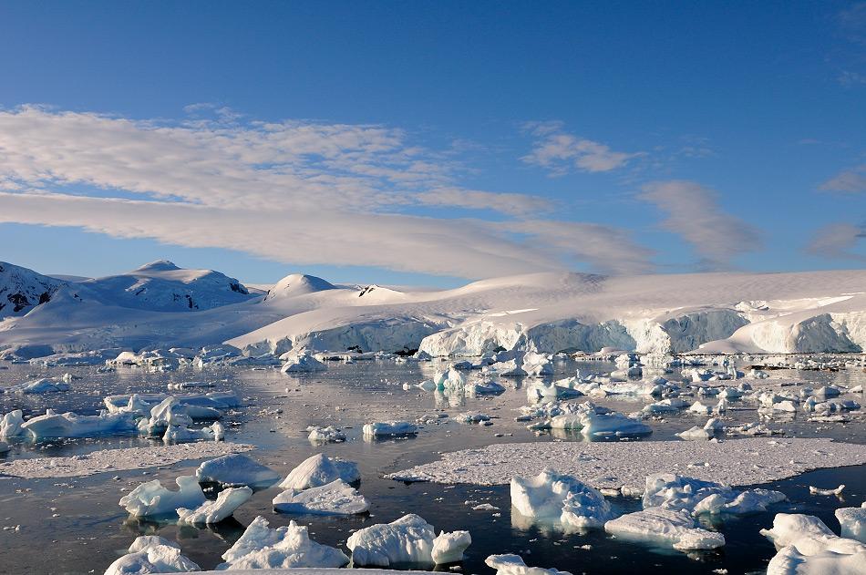 Die antarktische Halbinsel ist der nÃ¶rdlichste Teil von Antarktika. Aufgrund seiner Lage ist die meist besuchte Region der Antarktis und beheimatet auch zahlreiche Antarktisstationen. Bild: Michael Wenger