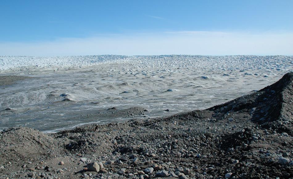 Der grönländische Eispanzer ist die zweitgrösste Eismasse nach dem antarktischen Eispanzer. Mehr als 3 Kilometer dick und über 2‘000 km lang bedeckt er rund 82% der grössten Insel der Welt. Bild: Michael Wenger