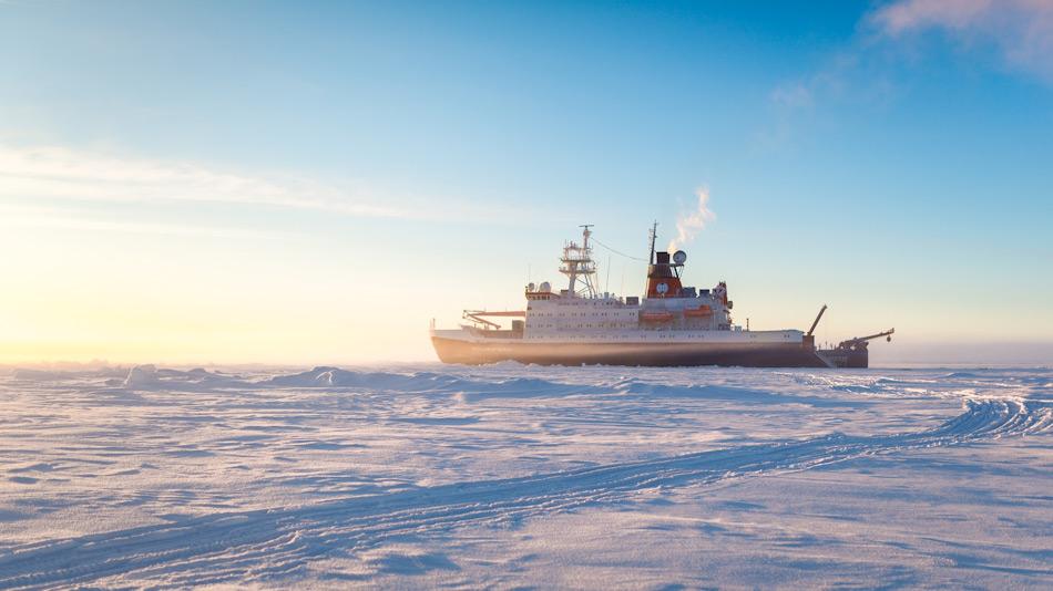 Der Forschungseisbrecher Polarstern wird die Forscher aufs arktische Eis bringen und als Basis fÃ¼r Eisstationen dienen. Foto: Alfred-Wegener-Institut / Stefan Hendricks