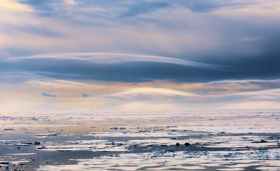 Die Arktis ist eine riesige und nicht ungefährliche Region für Schiffe, die keine Eisklasse aufweisen. Die AECO definiert Standards und arbeitet Regierungen und Behörden der Anrainerstaaten zusammen, um die Sicherheit für Mensch und Natur zu verbessern. Bild: Michael Wenger