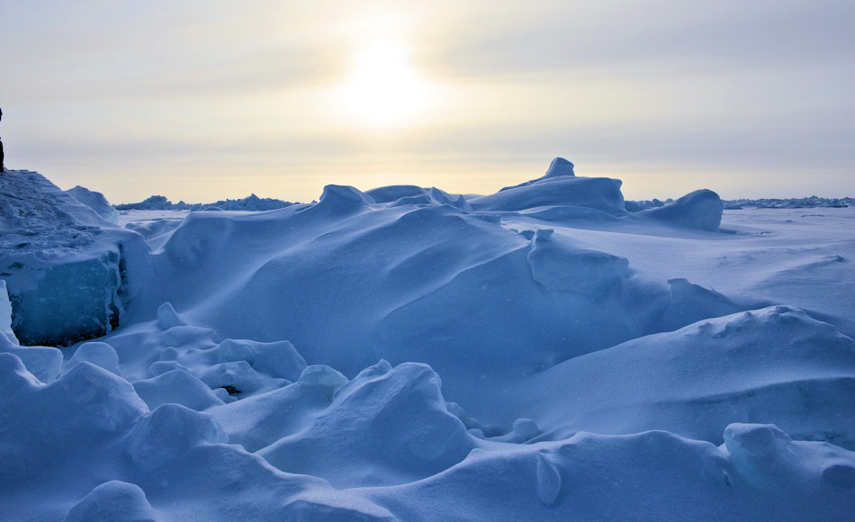 Die Temperaturen am Nordpol liegen normalerweise bei rund -15Â°C im Mai und bei etwa -30Â° im Winter, mit Abweichungen. Doch in den vergangenen Winter wurden ungewÃ¶hnliche Anstiege verzeichnet. Die neueste Abweichung liess die Temperaturen um die 0Â°C ansteigen, was zu einem Abschmelzen des Meereises fÃ¼hren kann. Bild: Michael Wenger