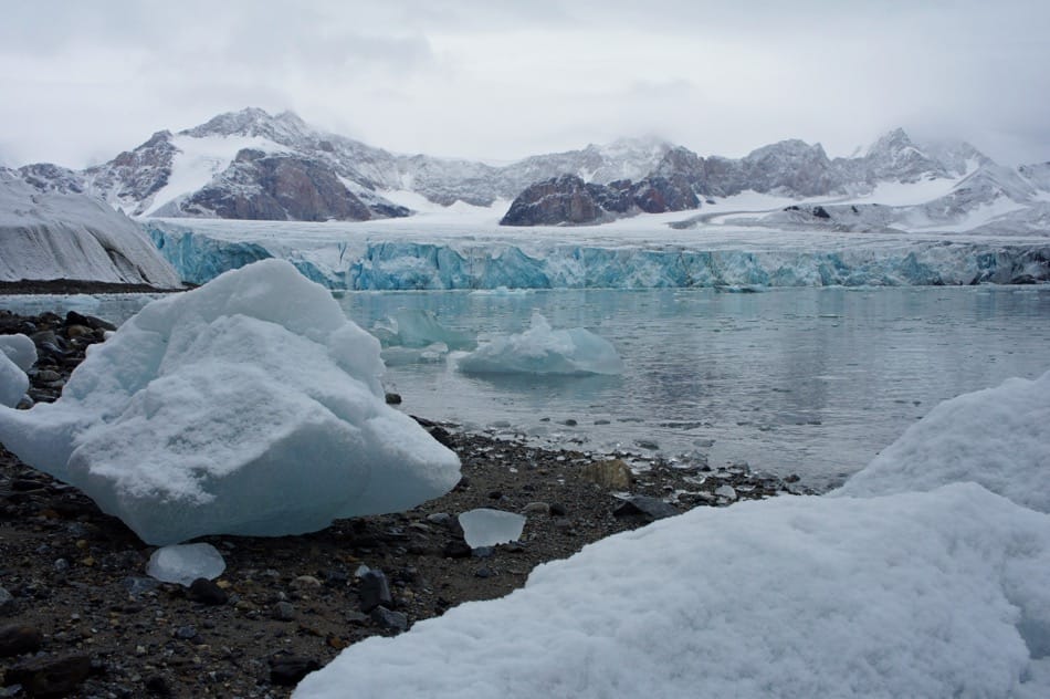 Gletscher auf Spitzbergen ziehen sich immer mehr zurÃ¼ck und legen neues Land, oder neue Fjorde frei. (Bild: Eva Fuchs)